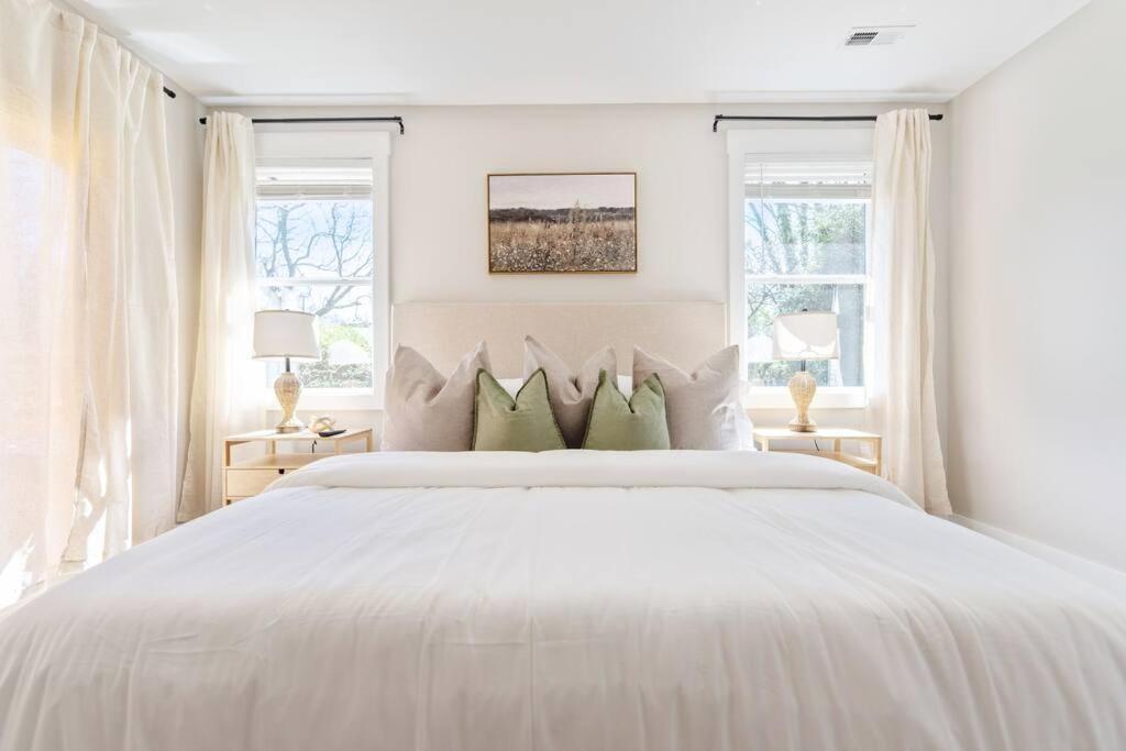 Brand New Cozy Modern Bungalow W/Hot Tub+Movieroom 7 Min From Uptown Charlotte Exterior photo